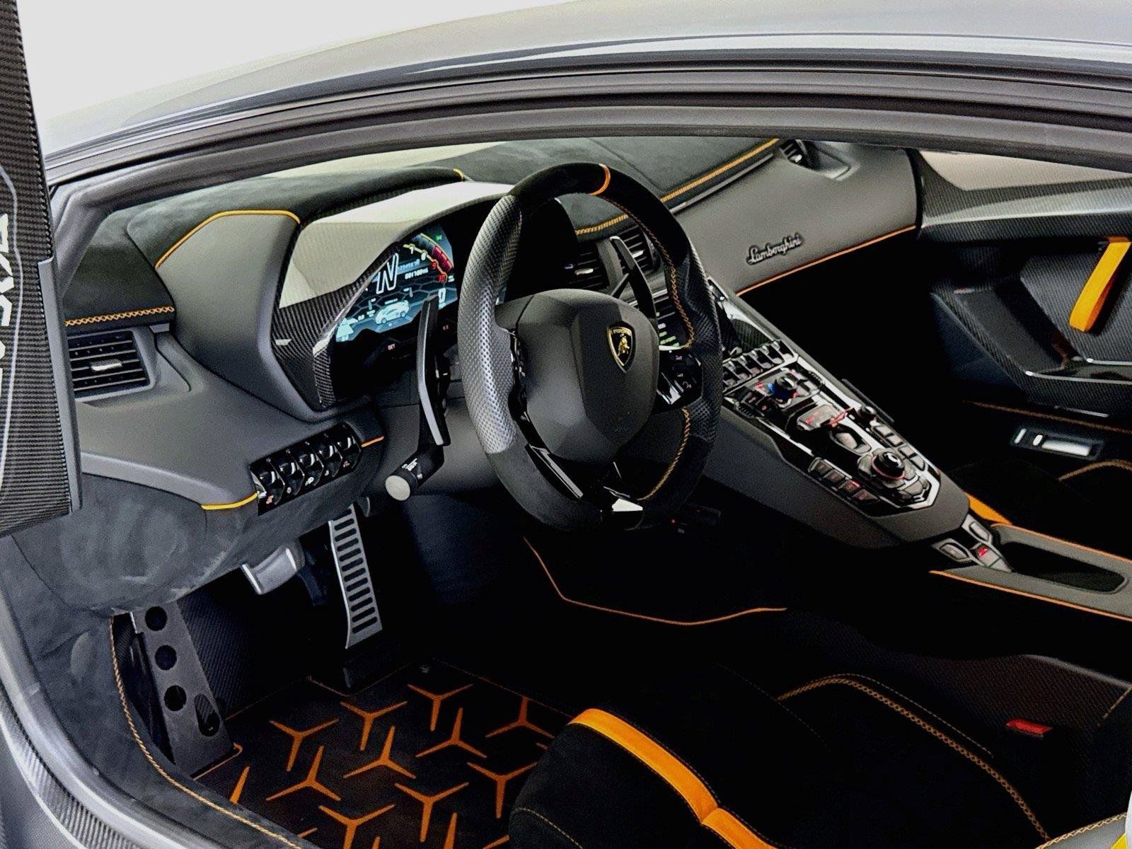 Used 2020 Lamborghini Aventador SVJ AWD/4WD image 13