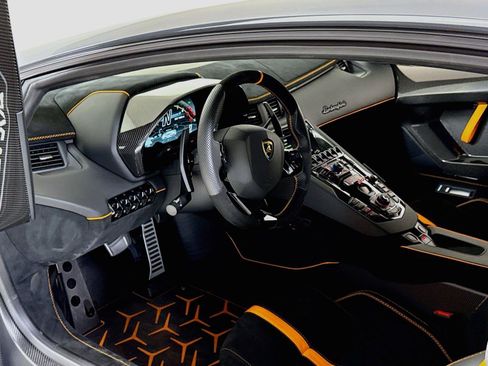 Used 2020 Lamborghini Aventador SVJ AWD/4WD image 13