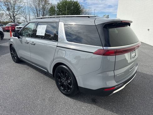 Used 2023 Kia Carnival SX Prestige FWD image 5