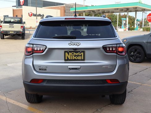 Used 2022 Jeep Compass Latitude w/ Sun and Sound Group image 13