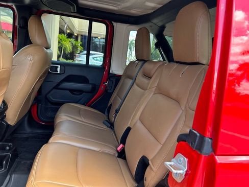 Used 2021 Jeep Wrangler Unlimited Sahara AWD/4WD image 14