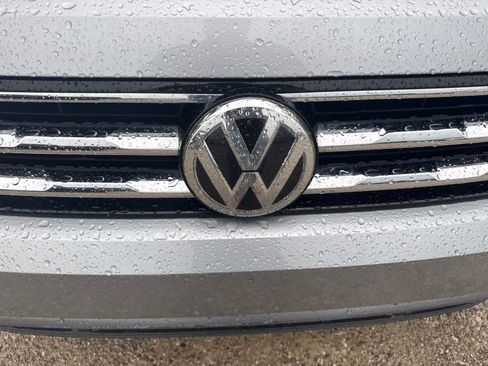 Used 2021 Volkswagen Tiguan SEL AWD/4WD image 11