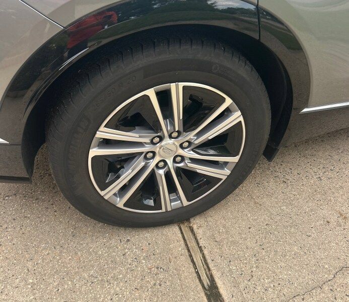Certified 2024 Cadillac Lyriq Luxury AWD/4WD image 5