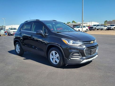 Used 2020 Chevrolet Trax LT w/ LT Convenience Package image 19
