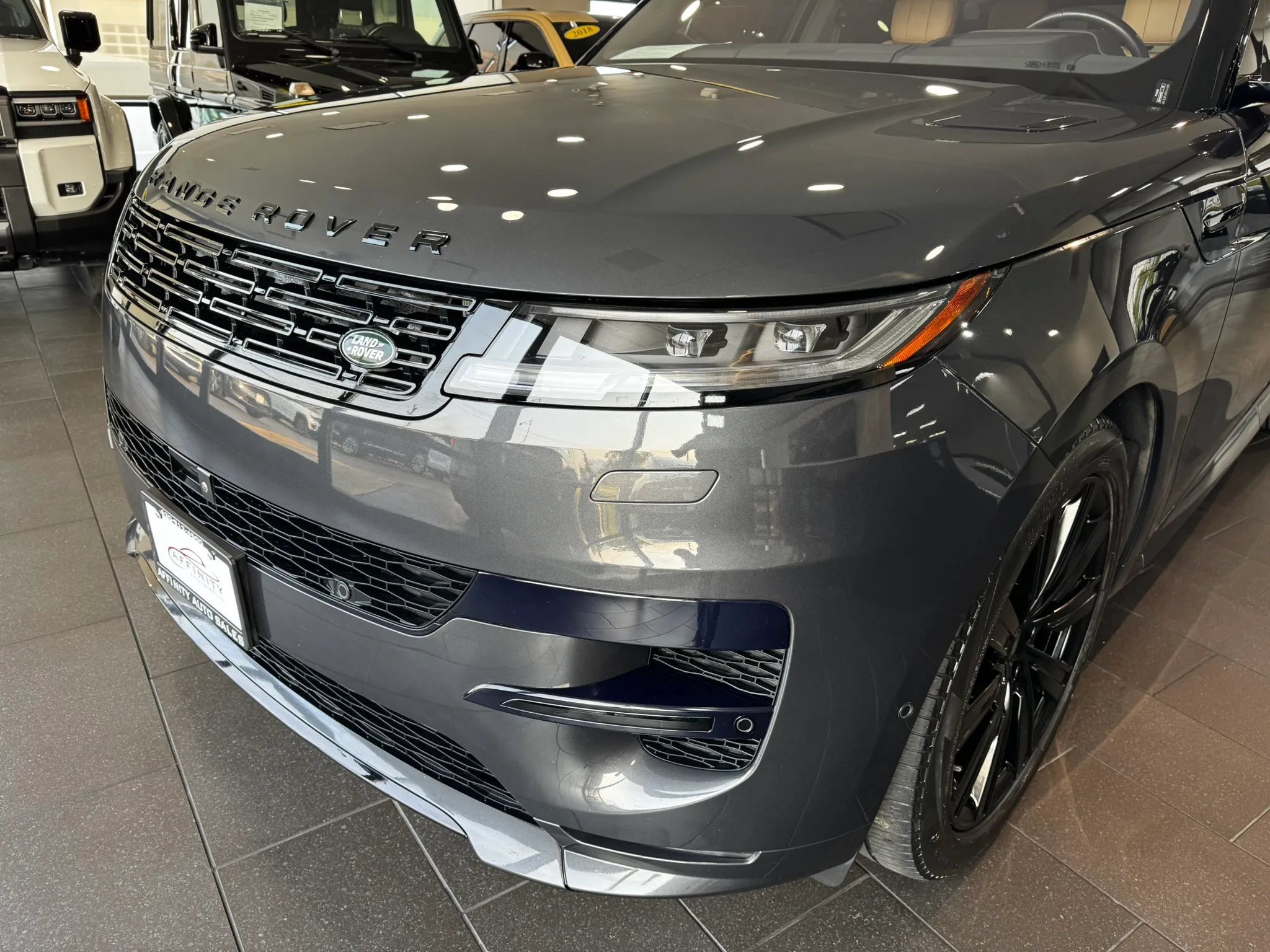 Used 2023 Land Rover Range Rover Sport SE Dynamic AWD/4WD image 9