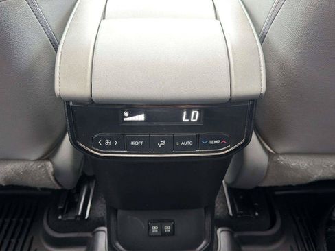 Used 2021 Toyota Highlander XLE AWD/4WD image 20