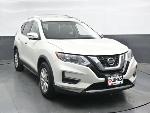 Used 2017 Nissan Rogue SV w/ SV Premium Package AWD/4WD image 4