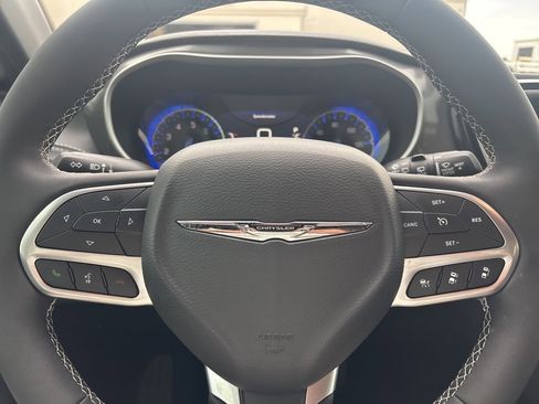 New 2026 Chrysler Pacifica Select image 11