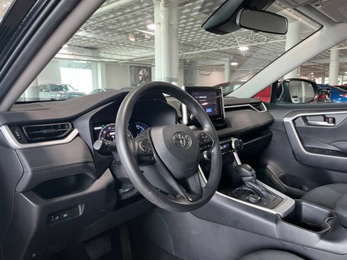 Used 2023 Toyota RAV4 XLE AWD/4WD image 16
