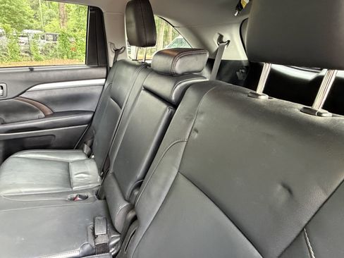 Used 2018 Toyota Highlander XLE FWD image 32
