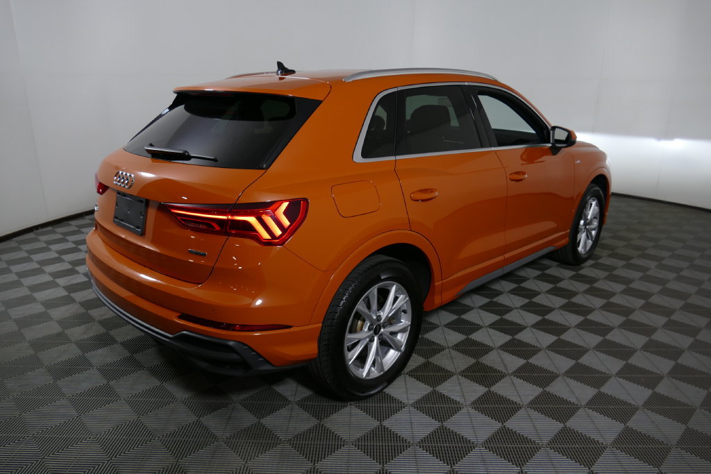 Used 2024 Audi Q3 2.0T Premium w/ Convenience Package AWD/4WD image 3