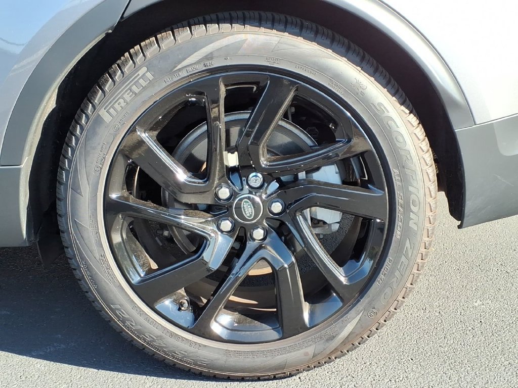 Certified 2025 Land Rover Discovery S AWD/4WD image 6
