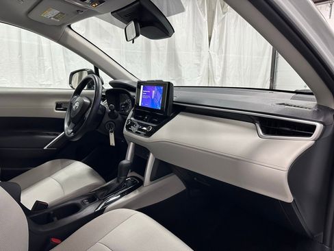 Used 2025 Toyota Corolla Cross L image 59