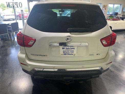 Used 2017 Nissan Pathfinder SV AWD/4WD image 5