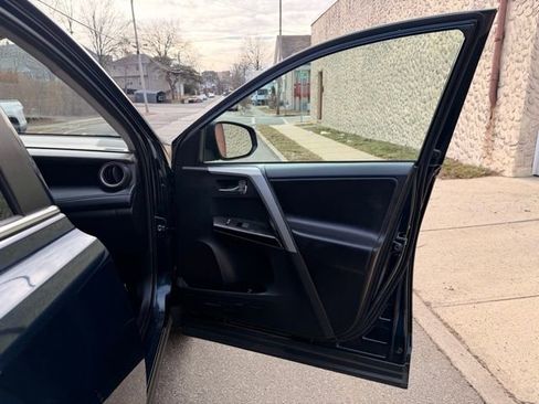 Used 2018 Toyota RAV4 Limited image 28