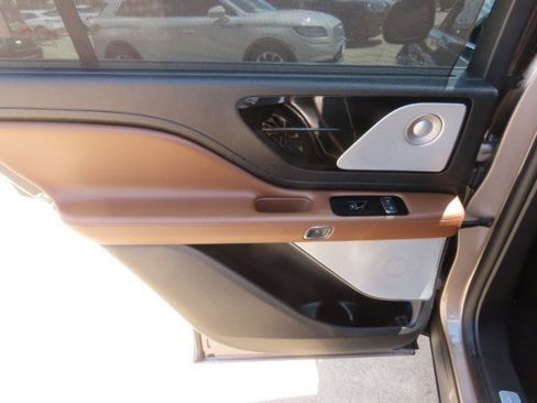 Used 2021 Lincoln Aviator Reserve w/ Equipment Group 202A AWD/4WD image 18