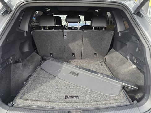Used 2024 Volkswagen Tiguan SE R-Line image 32