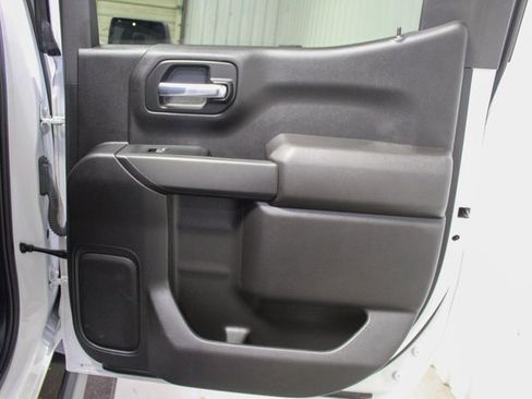 Used 2023 Chevrolet Silverado 1500 Custom image 16