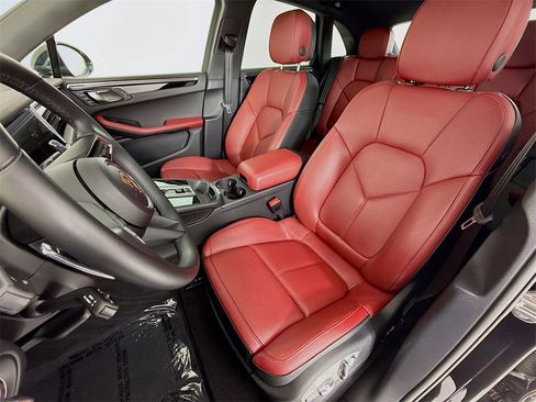 Used 2025 Porsche Macan image 5