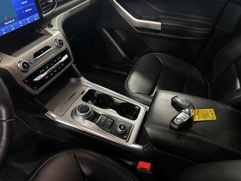 Used 2023 Ford Explorer XLT w/ Equipment Group 202A AWD/4WD image 18