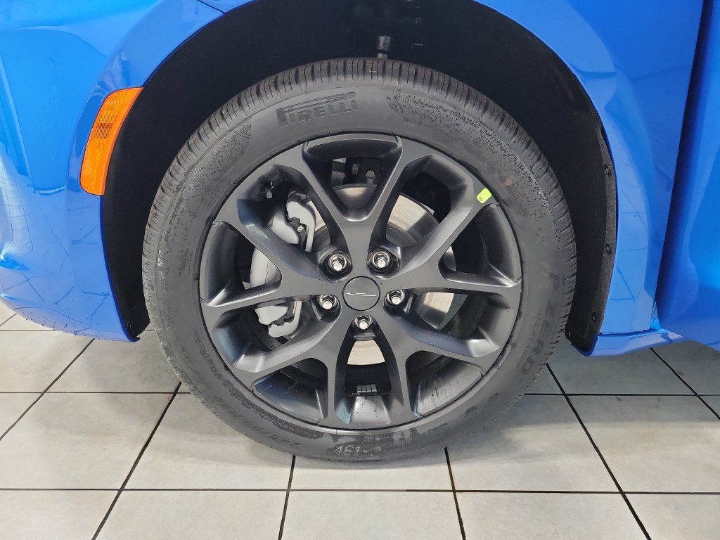New 2027 Chrysler Pacifica Select AWD/4WD image 34