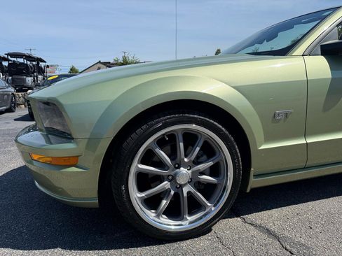 Used 2005 Ford Mustang GT RWD image 5