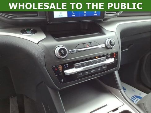 Used 2020 Ford Explorer XLT w/ Comfort Package AWD/4WD image 19