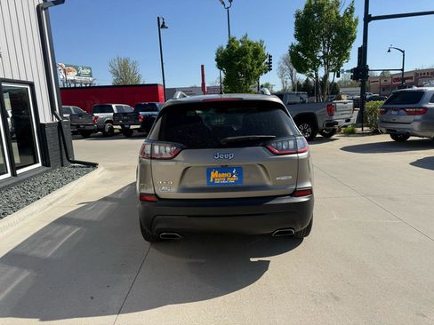 Used 2019 Jeep Cherokee Latitude w/ Popular Appearance Group AWD/4WD image 5