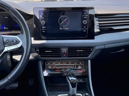 Used 2025 Volkswagen Jetta SE FWD image 7