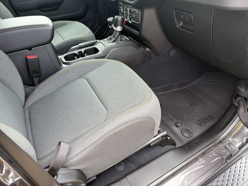 Used 2025 Jeep Gladiator Sport AWD/4WD image 27
