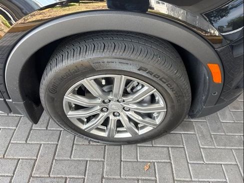 Certified 2022 Cadillac XT4 Premium Luxury w/ Enhanced Visibility Package AWD/4WD image 2