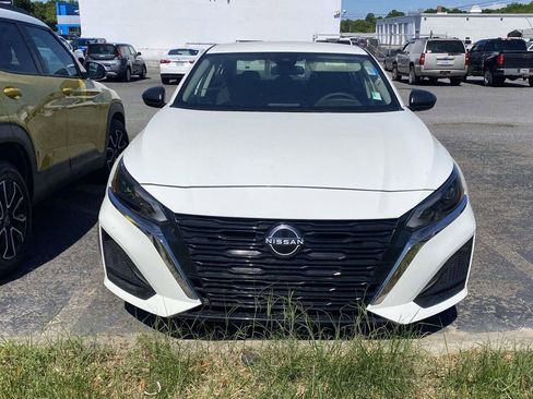 Used 2024 Nissan Altima 2.5 S image 2