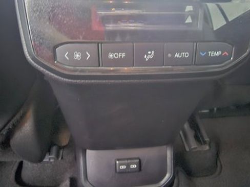 Used 2024 Toyota Highlander XLE image 34