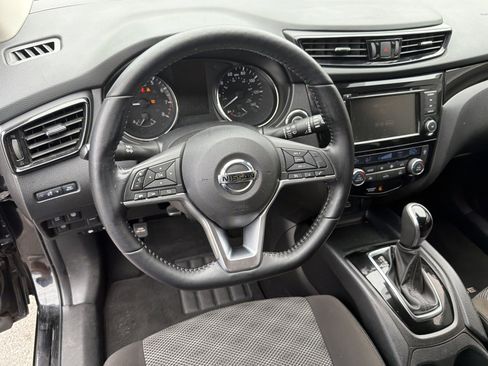 Used 2021 Nissan Rogue Sport SV FWD image 17