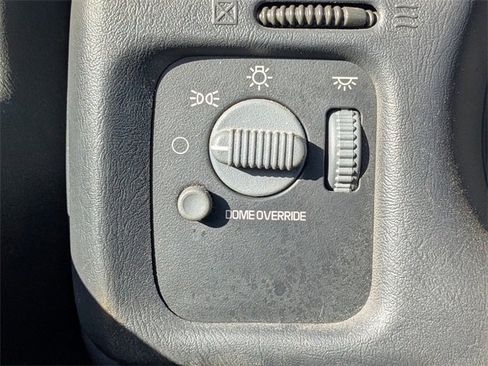 Used 2003 Chevrolet S10 Pickup 2WD Regular Cab image 16