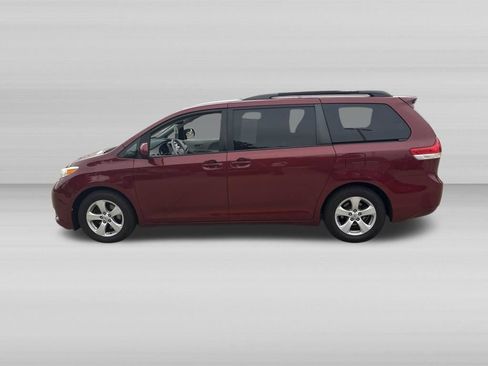 Used 2012 Toyota Sienna LE FWD image 6