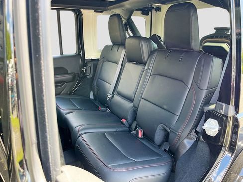 Used 2025 Jeep Wrangler Unlimited Rubicon image 24