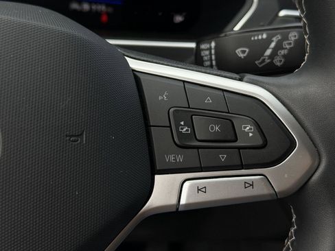 Used 2023 Volkswagen Tiguan SE image 16