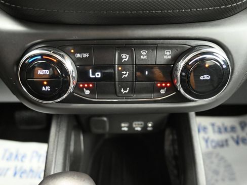 Used 2021 Chevrolet TrailBlazer LT w/ Premium Seating Package AWD/4WD image 16