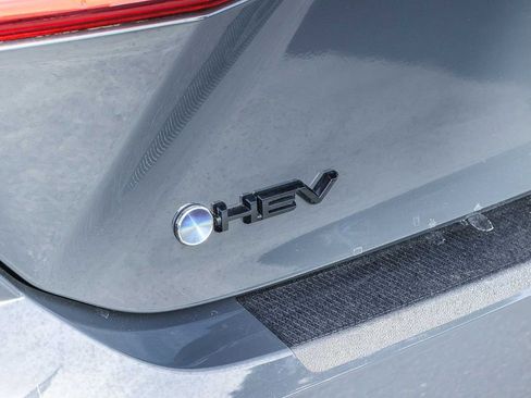 Used 2025 Toyota Camry SE image 11