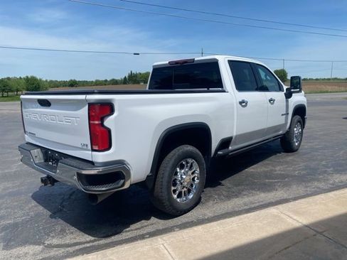 Used 2024 Chevrolet Silverado 2500 LTZ w/ LTZ Convenience Package AWD/4WD image 4