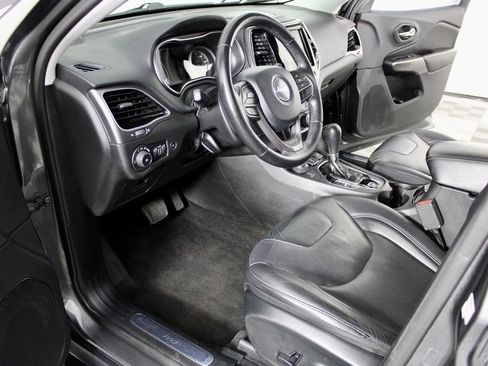 Used 2019 Jeep Cherokee Limited image 17