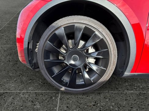 Used 2021 Tesla Model Y Long Range image 15