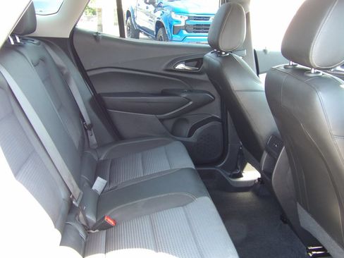 Used 2025 Chevrolet Trax LT FWD image 14