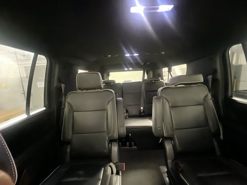 Used 2023 Chevrolet Suburban Premier AWD/4WD image 33