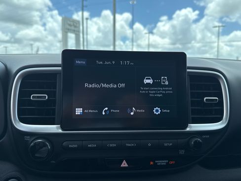 Used 2025 Hyundai Venue SEL FWD image 23