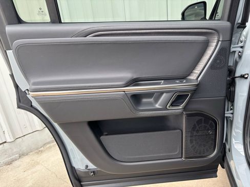 Used 2023 Rivian R1S Adventure image 28