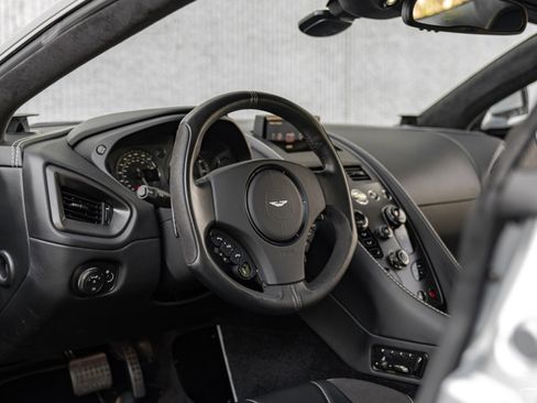Used 2014 Aston Martin Vanquish Coupe image 2