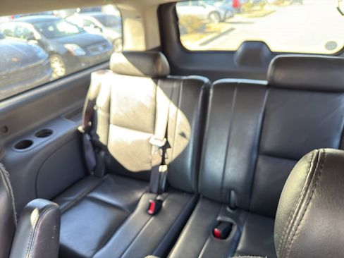 Used 2009 Cadillac Escalade ESV AWD image 11