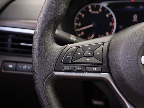 Used 2025 Nissan Altima 2.5 SV FWD image 11